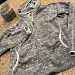 The North Face Polartec Gray & White Fleece Zip Up Jacket Has FLAWS